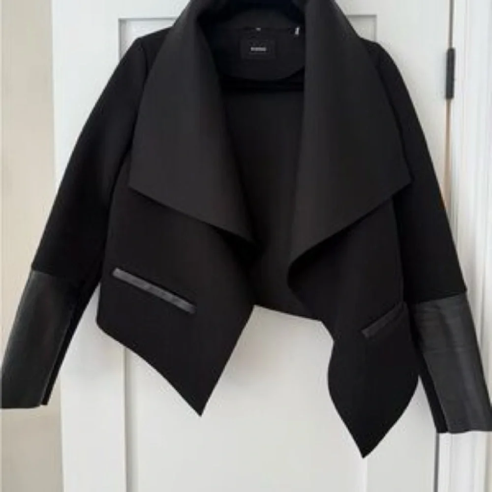 RUDSAK Black Draped Open-Front Jacket with Leather Trim – Modern Statement - Picture 2 of 16